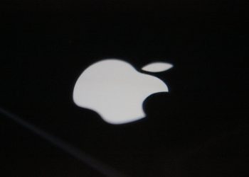 “Apple” drošības vadītājs pieķerts kukuļošanā; centies iegūt ieroču nēsāšanas atļaujas