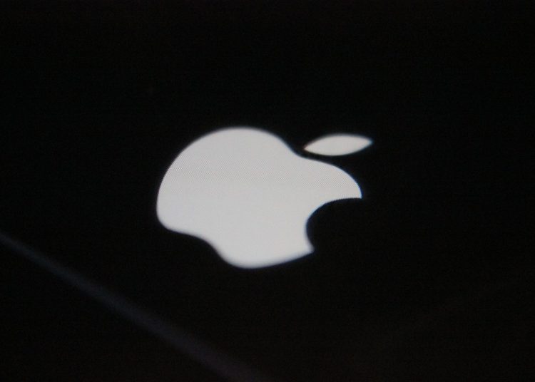 “Apple” drošības vadītājs pieķerts kukuļošanā; centies iegūt ieroču nēsāšanas atļaujas