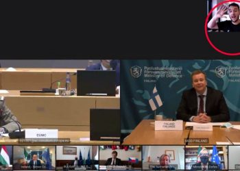 VIDEO: Nīderlandietis iekļūst slepenā ES drošības konferencē izmantojot aizsardzības ministres twitterī ievietotu foto