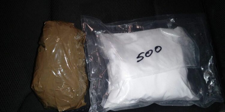 Foto: Valsts policija | Valsts policija aiztur vīrieti, pie kura atrod narkotikas aptuveni 60 000 eiro vērtībā, piesaistīta "Omega"