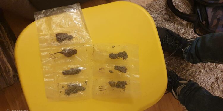 Foto: Valsts policija | Valsts policija aiztur vīrieti, pie kura atrod narkotikas aptuveni 60 000 eiro vērtībā, piesaistīta "Omega"