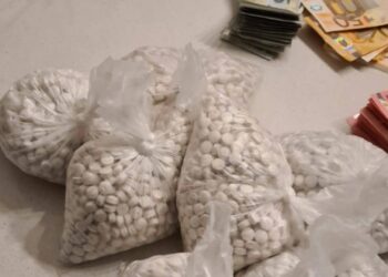 Policija aiztur vīrieti par narkotisko vielu apriti. Uzsākts kriminālprocess