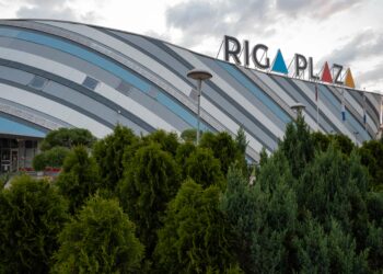 Šāvēji pie Rīgas Plazas – aizturēti. Izņemti 200 grami narkotisko vielu un 3 pistoles.