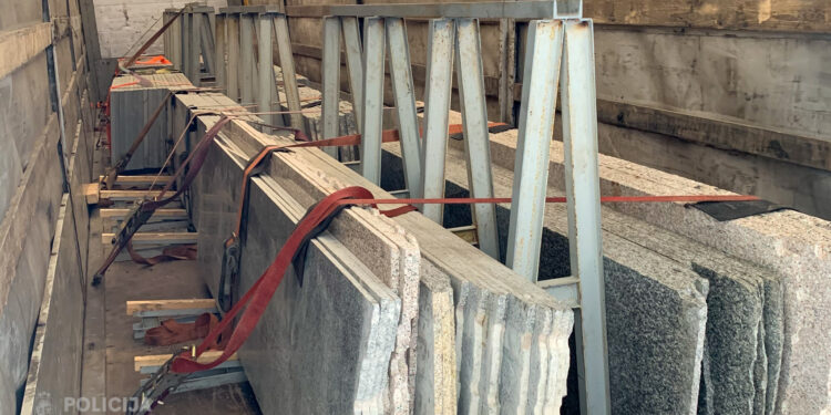 Aizturēta Valsts policijas vēsturē līdz šim lielāka hašiša krava – tonna