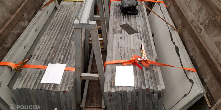 Aizturēta Valsts policijas vēsturē līdz šim lielāka hašiša krava – tonna