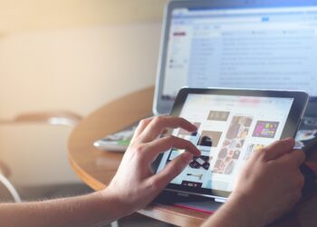 Ko par mani stāsta interneta meklējumu vēsture? Ko par mani stāsta interneta meklējumu vēsture?