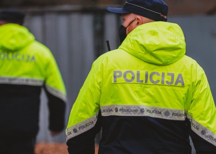 OFICIĀLI: Vakar Stopiņu novadā pie lielveikala notikusi laupīšana; Valsts policija lūdz dalīties ar videoreģistratoru ierakstiem OFICIĀLI: Vakar Stopiņu novadā pie lielveikala notikusi laupīšana; Valsts policija lūdz dalīties ar videoreģistratoru ierakstiem