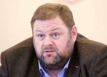 VDD Sozinovu tur aizdomās par noziedzīgi iegūtu līdzekļu legalizēšanu lielos apmēros un izvairīšanos valsts amatpersonas deklarācijā norādīt ziņas. VDD Sozinovu tur aizdomās par noziedzīgi iegūtu līdzekļu legalizēšanu lielos apmēros un izvairīšanos valsts amatpersonas deklarācijā norādīt ziņas.