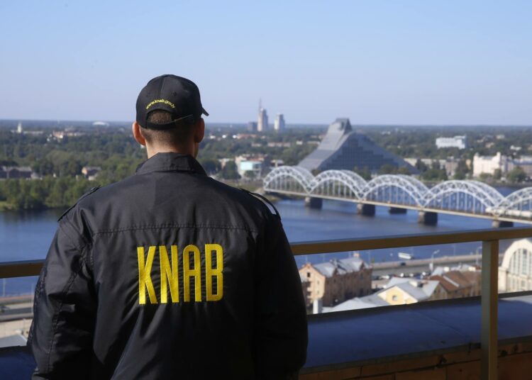 Korupcija Latvijā: ierēdņu vienaldzības un birokrātijas sekas Korupcija Latvijā: ierēdņu vienaldzības un birokrātijas sekas