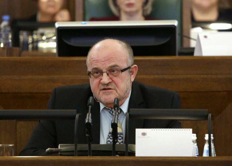 Deputāts Jānis Ādamsons izdots kratīšanai un aizturēšanai par spiegošanu Krievijas labā Deputāts Jānis Ādamsons izdots kratīšanai un aizturēšanai par spiegošanu Krievijas labā