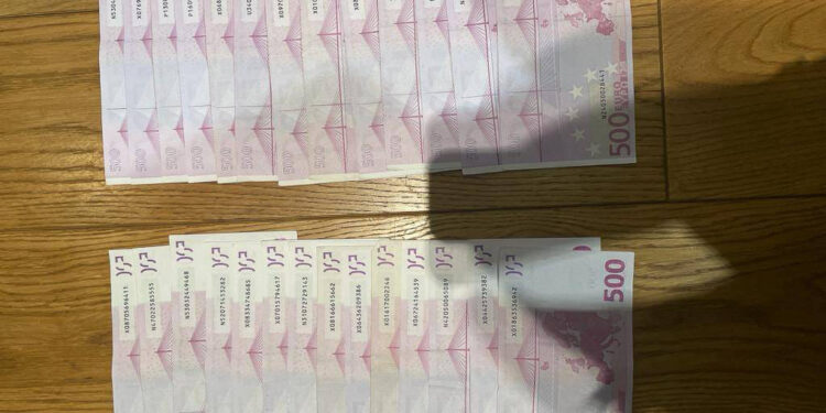 Par narkotisko vielu realizāciju lielos apmēros Valsts policija aiztur divus vīriešus, pie kuriem atrod 20 kilogramus marihuānas