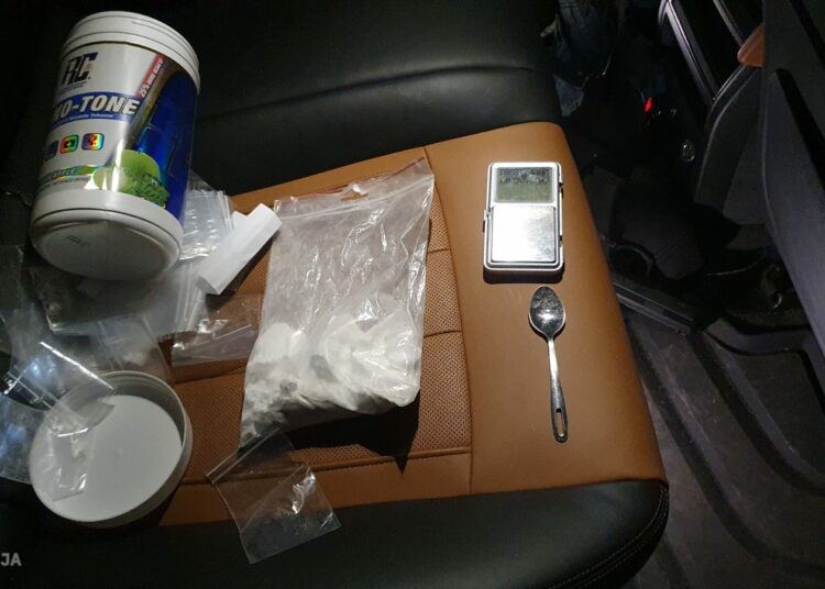 Valsts policija Rīgā aiztur personu grupu par narkotisko vielu realizāciju lielā apmērā