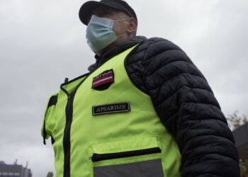 Fiziskās apsardzes nākotne šaubīga – izmaksas pieaug, tehnoloģijas aizstāj Fiziskās apsardzes nākotne šaubīga – izmaksas pieaug, tehnoloģijas aizstāj