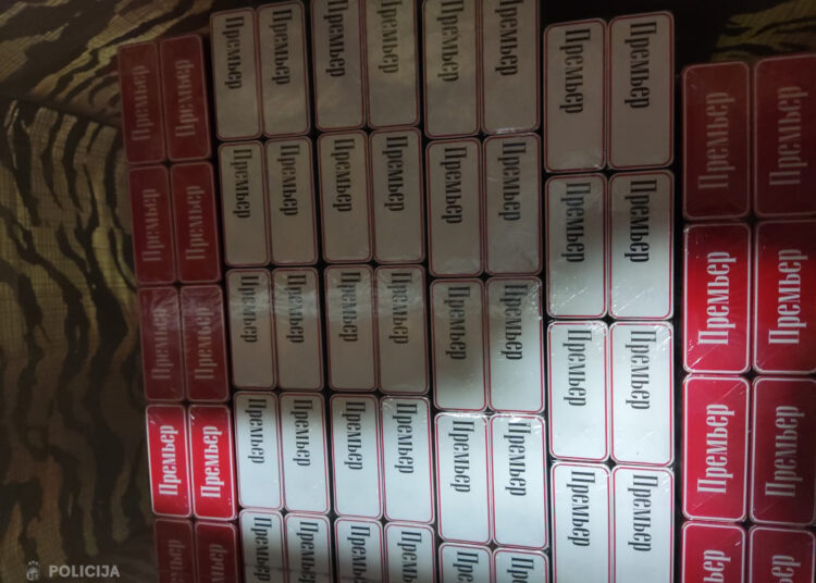 Par nelegālo cigarešu realizāciju Rīgas Centrāltirgū aizturēti divi vīrieši