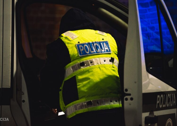 2021. gadā Valsts policija pieķērusi 59 kukuļdevējus; negodprātīgo policistu skaits mazinās 2021. gadā Valsts policija pieķērusi 59 kukuļdevējus; negodprātīgo policistu skaits mazinās
