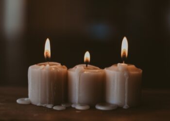 VUGD atgādina: dedzinot sveces, atceries par ugunsdrošību! VUGD atgādina: dedzinot sveces, atceries par ugunsdrošību!