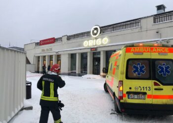 ĀRKĀRTĒJI: Rīgas pasažieru stacijas tuneļa kafejnīcā iegruvuši griesti, 100 cilvēki evakuēti ĀRKĀRTĒJI: Rīgas pasažieru stacijas tuneļa kafejnīcā iegruvuši griesti, 100 cilvēki evakuēti
