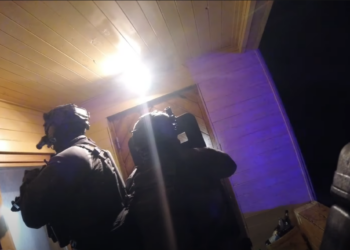 VIDEO: Omega un Kriminālpolicija aiztur nelikumīgus cigarešu ražotājus VIDEO: Omega un Kriminālpolicija aiztur nelikumīgus cigarešu ražotājus