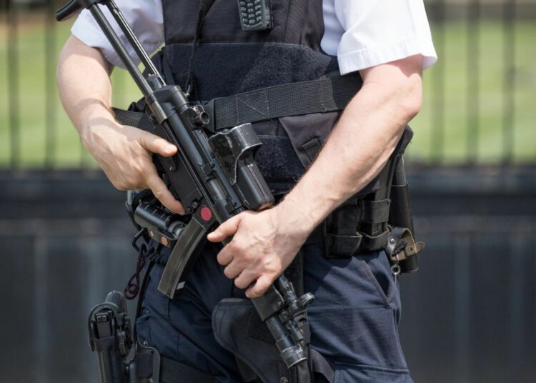 Lielbritānijā pēc ilgāka laika samazināts terorisma draudu līmenis Lielbritānijā pēc ilgāka laika samazināts terorisma draudu līmenis