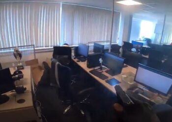 VIDEO: Vērienīgā starptautiskā operācijā Valsts policija pārtrauc viltus finanšu brokeru zvanu centru darbību VIDEO: Vērienīgā starptautiskā operācijā Valsts policija pārtrauc viltus finanšu brokeru zvanu centru darbību