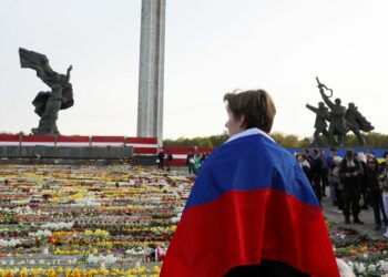 Krievijas karoga vicinātājs pēc 10. maija notikumiem pie okupācijas pieminekļa apcietināts Krievijas karoga vicinātājs pēc 10. maija notikumiem pie okupācijas pieminekļa apcietināts