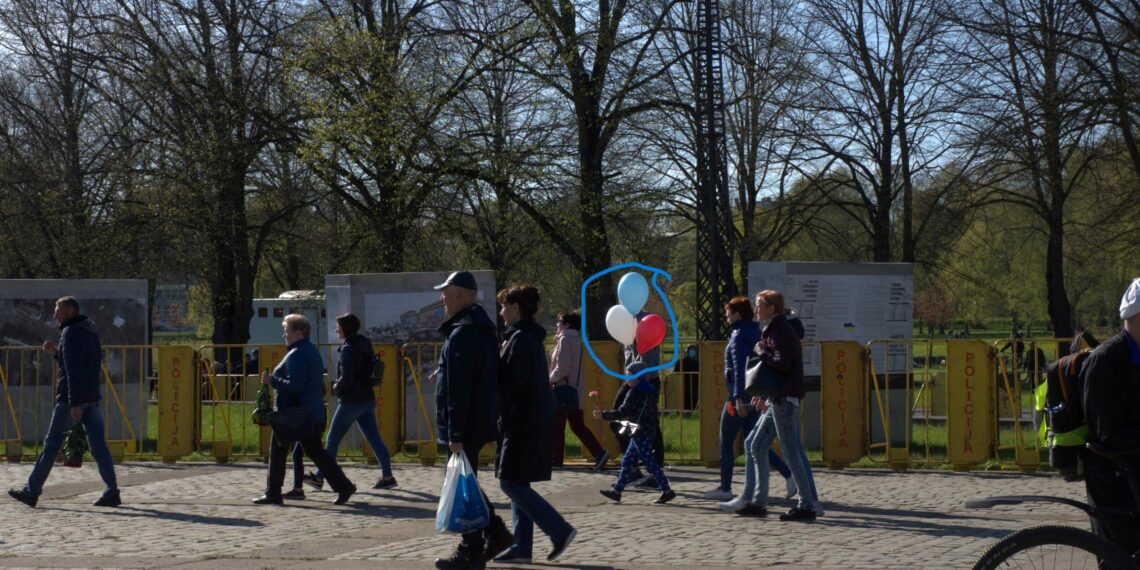 GALERIJA: Kā 9. maijā Krievijas agresijas atbalstītāji apgāja likumu.