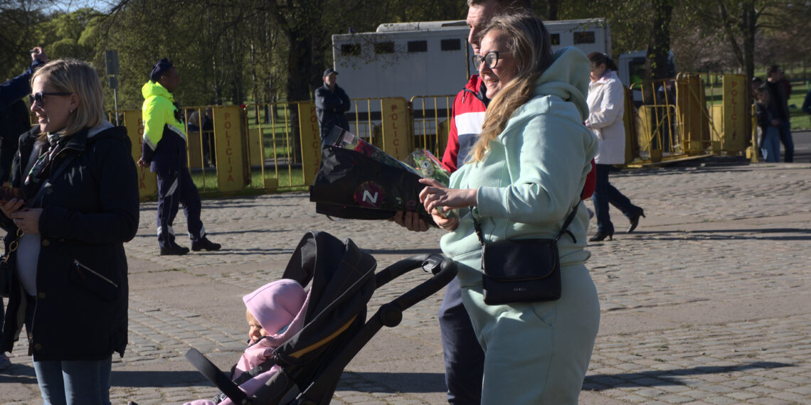 GALERIJA: Kā 9. maijā Krievijas agresijas atbalstītāji apgāja likumu.