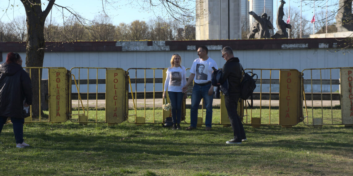 GALERIJA: Kā 9. maijā Krievijas agresijas atbalstītāji apgāja likumu.