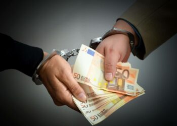 Valsts policija pārtrauc vērienīgas organizētas grupas un “naudas mūļu” tīkla darbību Latvijā; aizturētas 14 personas Valsts policija pārtrauc vērienīgas organizētas grupas un “naudas mūļu” tīkla darbību Latvijā; aizturētas 14 personas