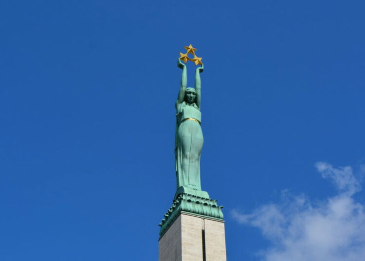 Pēc VDD rekomendācijām vairāk nekā 200 riska personām liegta ieceļošana Latvijā