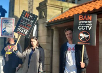 Lielbritānijā pilsētas atsakās no Hikvision kamerām