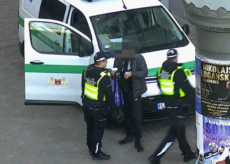 Kriminālā centrālā stacija: Policija par laupīšanām aizturējusi vairākas personas