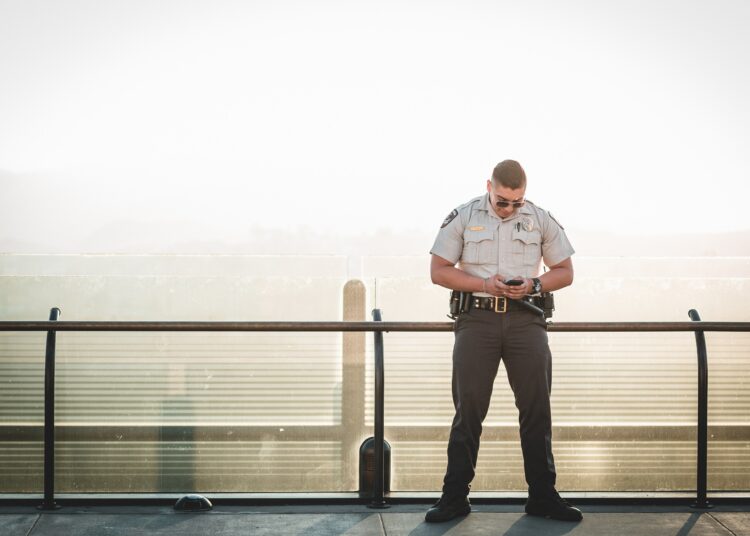 Kā pasargāt drošības personālu, kas strādā vienatnē? Kā pasargāt drošības personālu, kas strādā vienatnē?