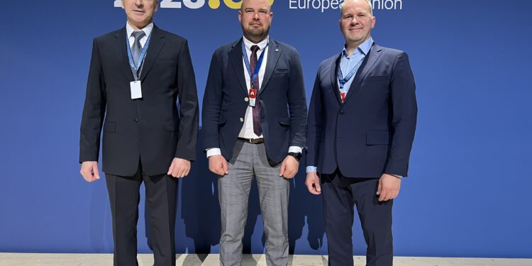 Baltijas vadītāji, M. Baltmanis pa vidu; Foto: VUGD