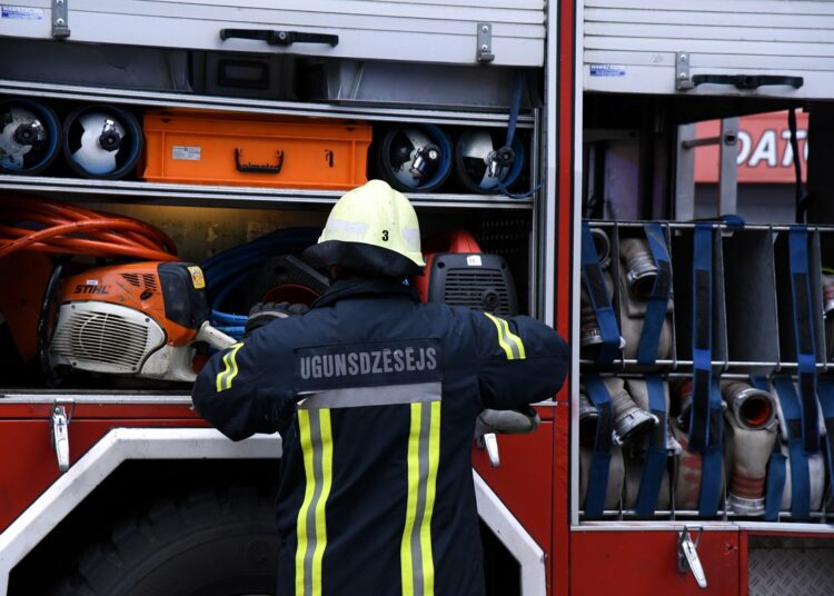 Atbalsta vairāk nekā 23 miljonu eiro piešķiršanu speciālo ugunsdzēsības un glābšanas transportlīdzekļu iegādei