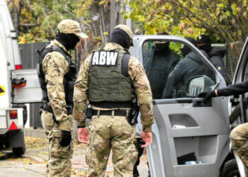 Polija aiztur Krievijas hokejistu aizdomās par spiegošanu