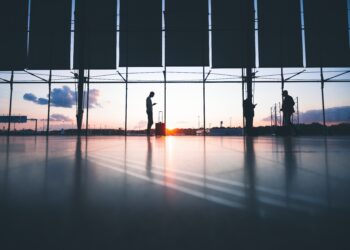 Pirkstu nospiedumu pārbaudes britu ceļotājiem sāksies 2024. gadā