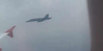 “Dodos spridzināt lidmašīnu”: Kā britu pusaudža joks Snapchat pacēla gaisā F-18 “Dodos spridzināt lidmašīnu”: Kā britu pusaudža joks Snapchat pacēla gaisā F-18