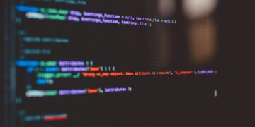 Apvienotā Karaliste apsūdz Ķīnu par kiberuzbrukumiem britu demokrātijai