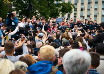 ES likumdevēji pieņem Mediju brīvības aktu, lai aizsargātu žurnālistus pret izspiegošanu