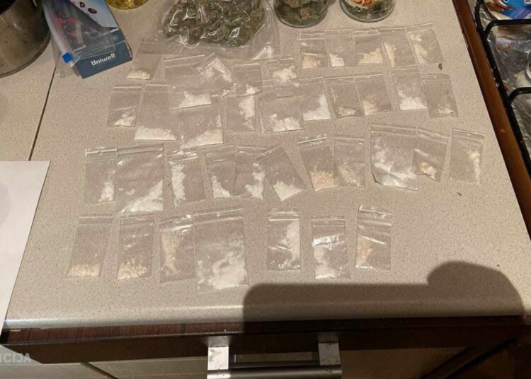 Automašīnas apturēšana Rīgā beidzas ar dažādu narkotisko vielu izņemšanu Automašīnas apturēšana Rīgā beidzas ar dažādu narkotisko vielu izņemšanu