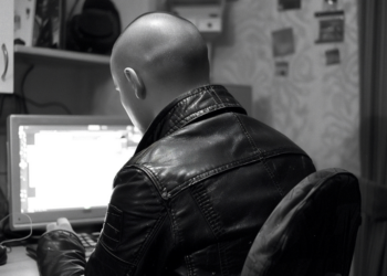 VDD brīdina par labējā ekstrēmisma radīto risku pieaugumu sabiedrībā