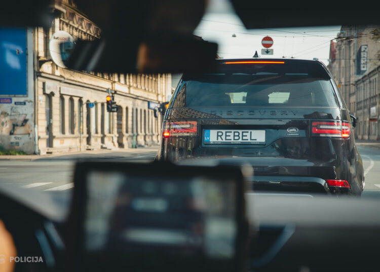 Policija aiztur koplietošanas automašīnu bojātājus; fiksēti 30 gadījumi šogad