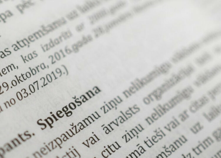 VDD rosina sākt kriminālvajāšanu pret personu par spiegošanu Krievijas labā