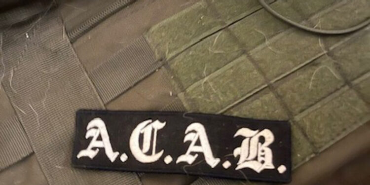 Rīgā aizturēti Krieviju slavinoši skinhedi; izņemts šaujamierocis