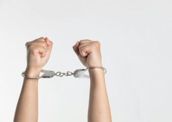 Trīs cilvēki, kas Polijā notiesāti par spiegošanu Krievijas labā, izvairās no cietuma