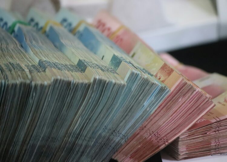 Valsts amatpersonai, iespējams, piedāvāts 50 tūkst. eiro kukulis apmaiņā pret Satiksmes ministrijas atteikumu iegūt vairākus zemes gabalus valsts īpašumā