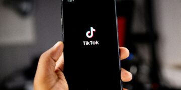 Francijas ģimenes iesūdz TikTok tiesā par kaitīgu saturu Francijas ģimenes iesūdz TikTok tiesā par kaitīgu saturu