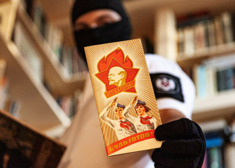 Foto: VDD publicē fotogrāfijas ar Ždanokas kratīšanā atklātajiem materiāliem Foto: VDD publicē fotogrāfijas ar Ždanokas kratīšanā atklātajiem materiāliem