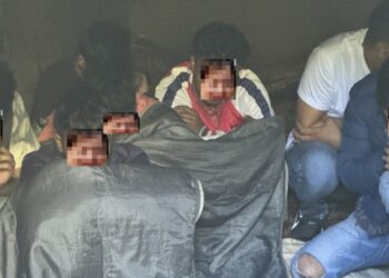 Par atbalsta sniegšanu migrantiem aizturēti četri Latvijas pilsoņi Par atbalsta sniegšanu migrantiem aizturēti četri Latvijas pilsoņi